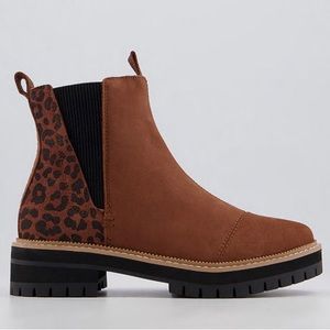 TOMS ✨ HALF LEOPARD PRINT CHELSEA BOOTS